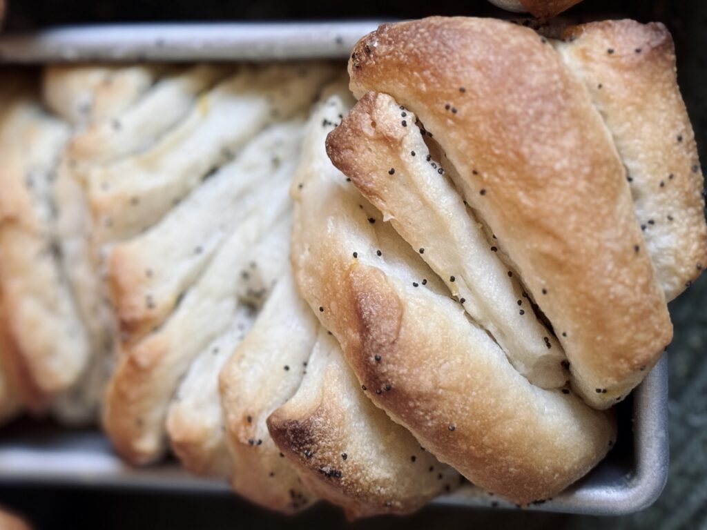 lemon poppyseed sourdough pull-apart bread