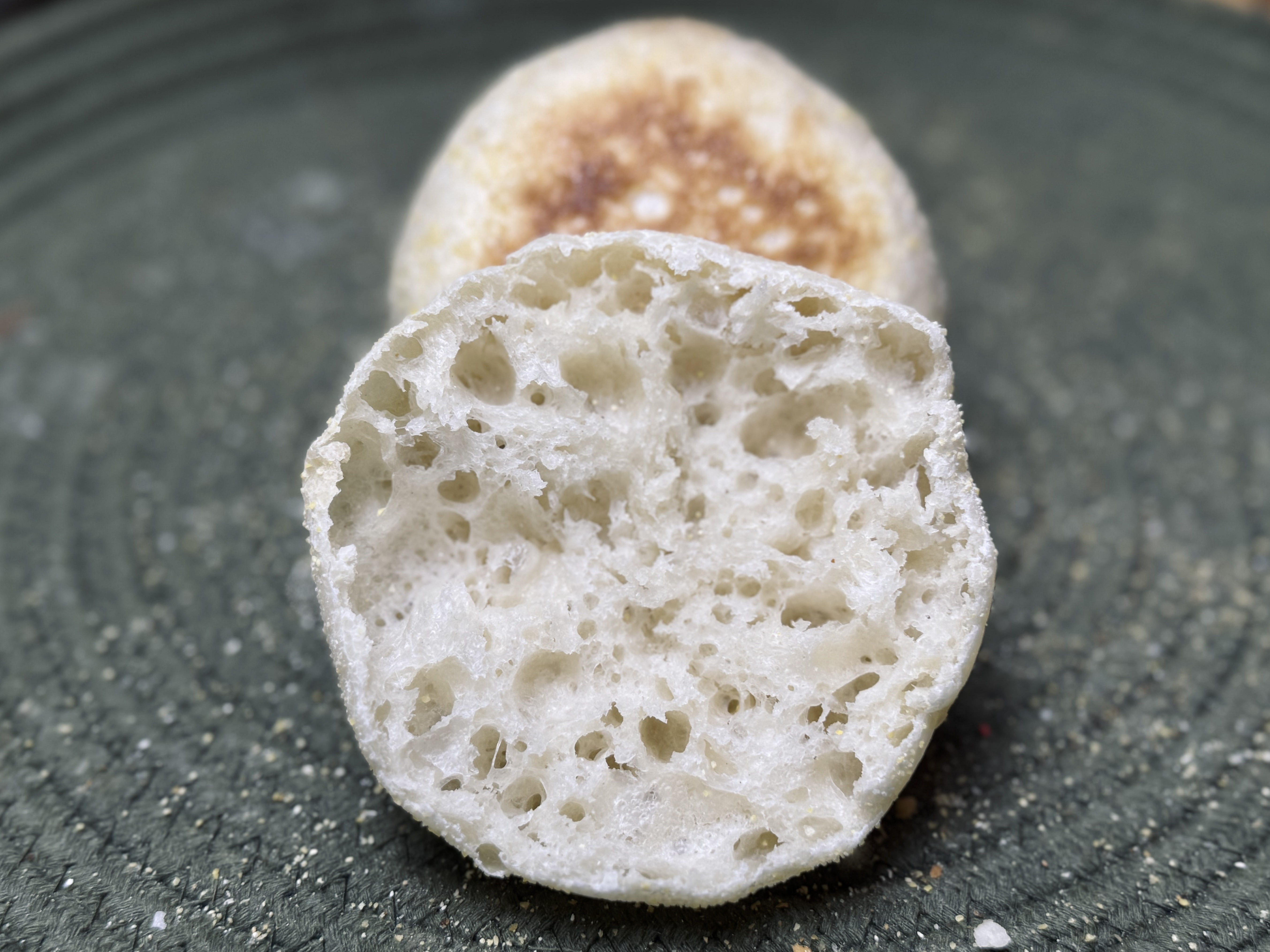 English muffin with water